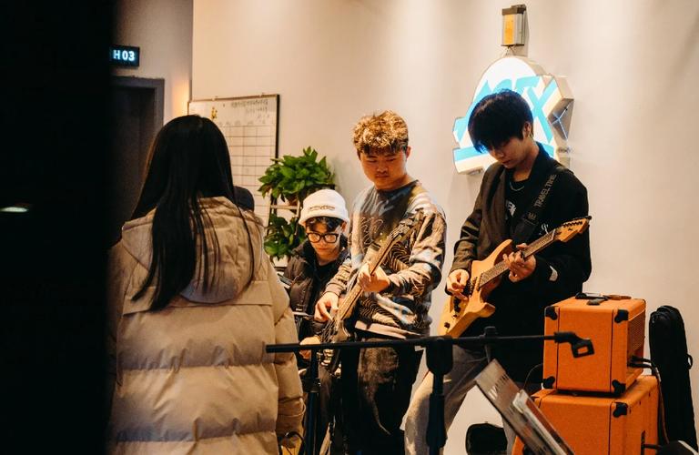 战胜心魔，RNG时隔1047天再次战胜BLG