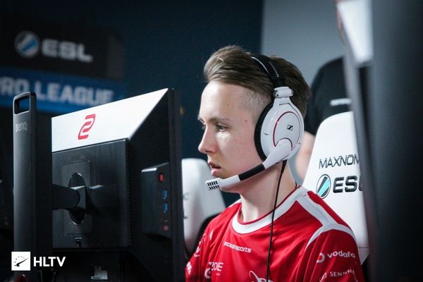 LGD Gaming 教练：状态太不稳定了，就希望下个赛季状态能稳点